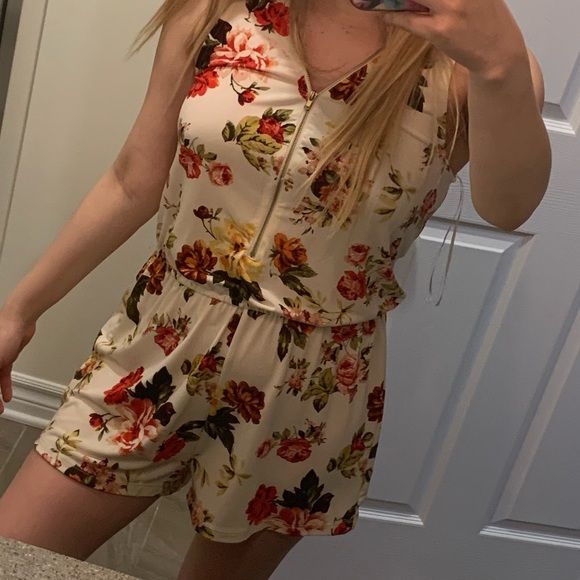 Floral Romper - Picture 3 of 3